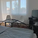 Quarto em Acomodações Particulares Goscinne *